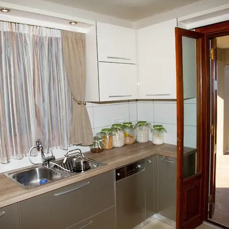 Virginia Place Apartment